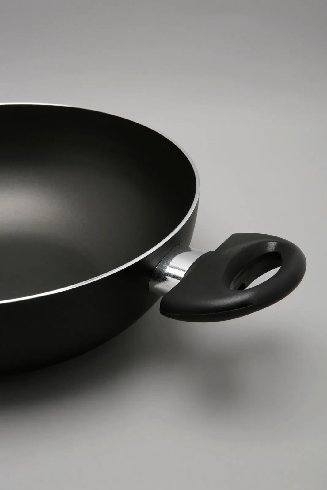 Black Aluminum Nonstick Wok Pan (24cm)