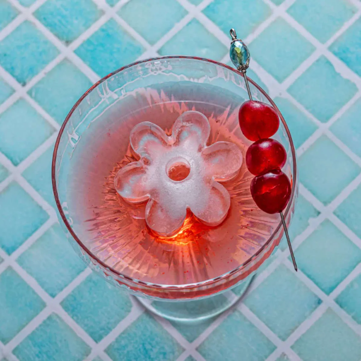 Drinks Plinks Daisy Ice Mould Tray Pink