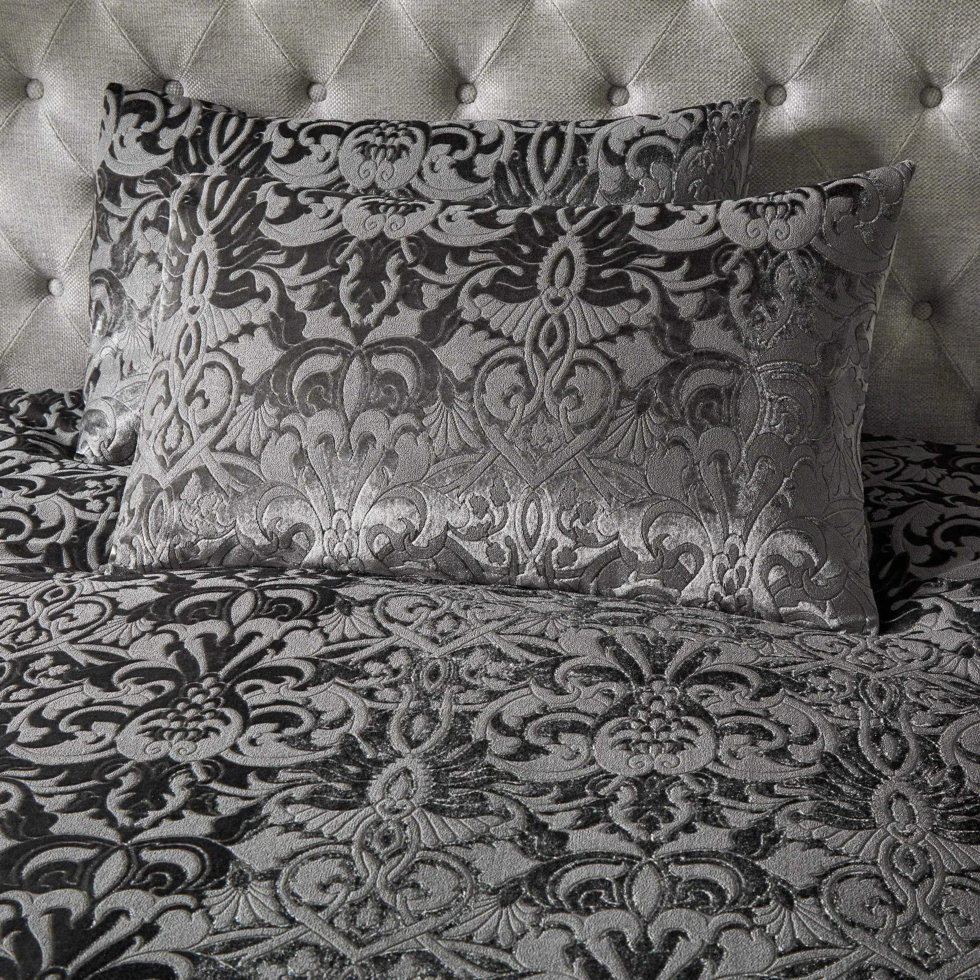 Firenza Duvet Cover Set by Laurence Llewelyn-Bowen in Slate