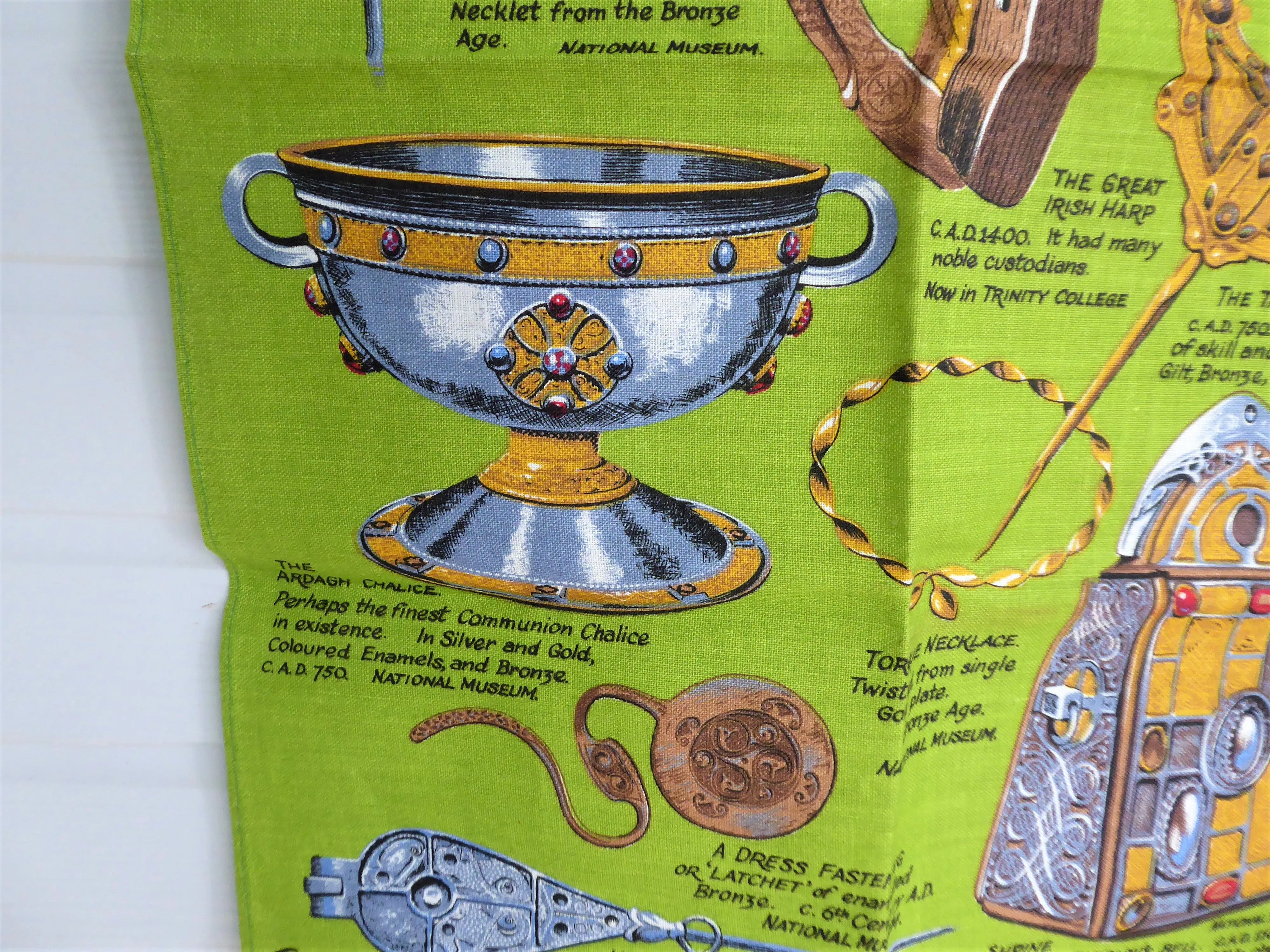 Ireland's Treasures Dish Towel Tea Towel Irish Linen Unused Tara Brooch Ardagh Chalice Green