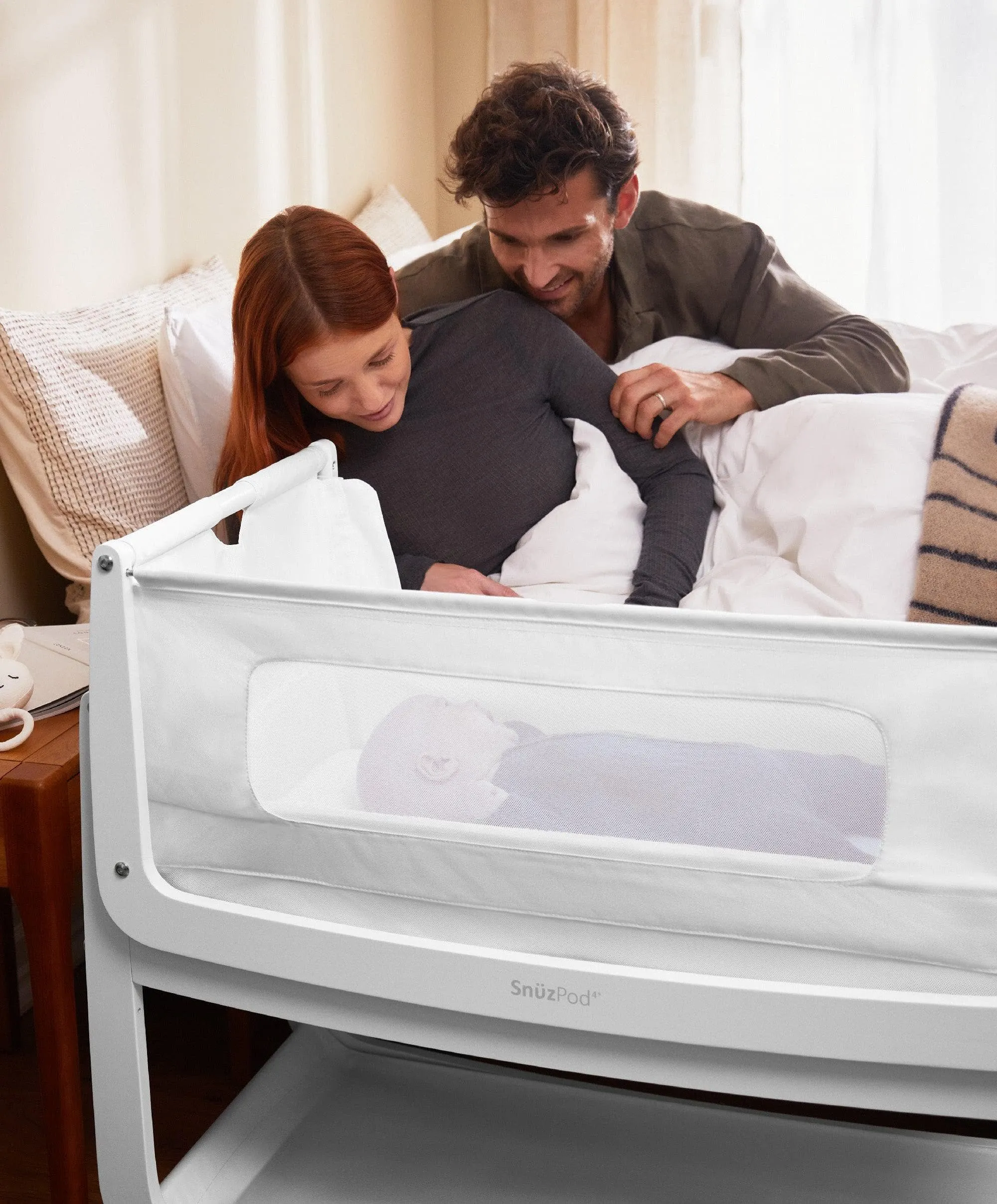 SnuzPod4 Bedside Crib - White